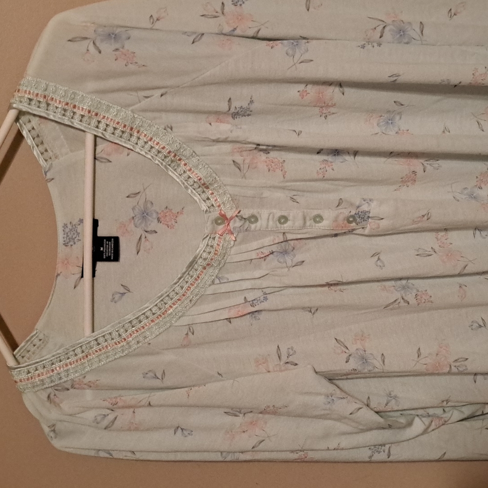 NWT Earth Angel's Sleepwear.   Med.